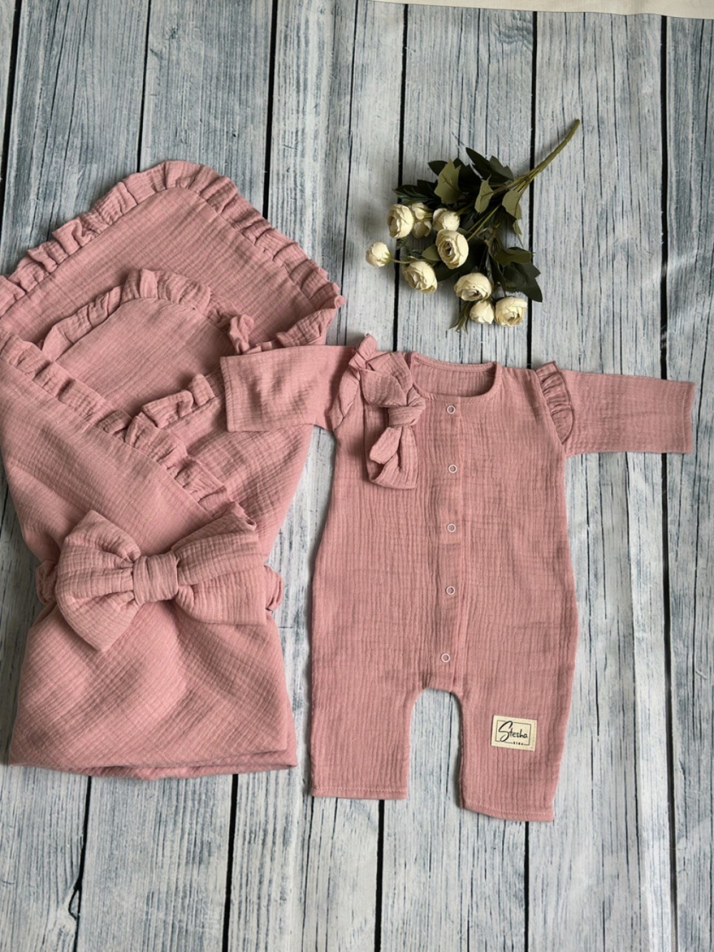 335-П. Комплект из детского комбинезона, р 56 и конверта муслин, хлопок 100% 90/90 см, пудра